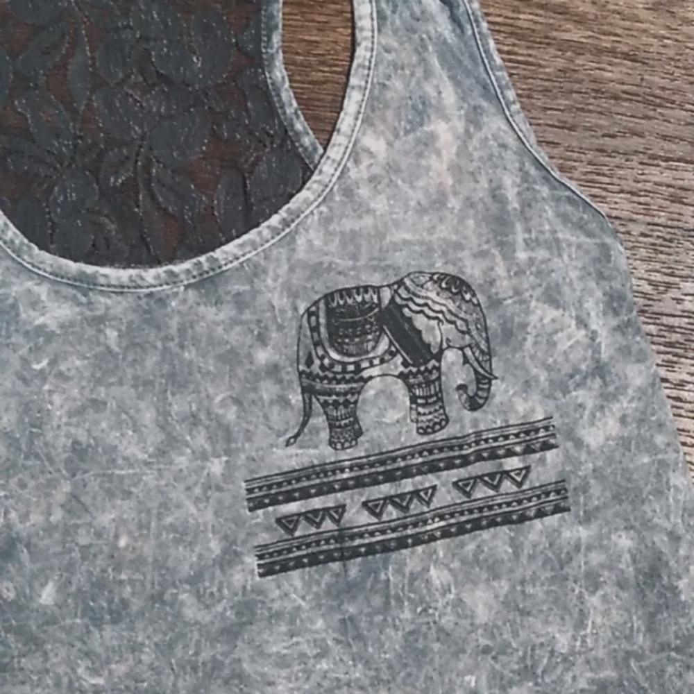 Distressed Tank - Picture 2 of 4